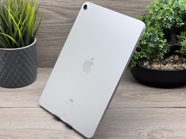 Hibátlan iPad Air 4th Silver 64GB 2 ÉV Garanciával 93%