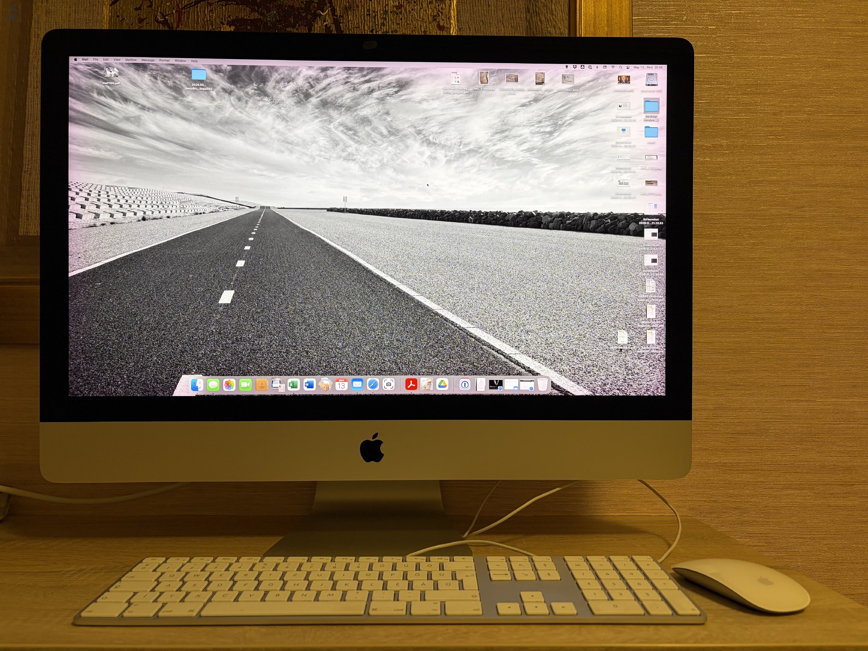 iMac (27” Retina 5K monitor, 4 GHz Quad-Core Intel Core i7 processzor, 64 GB 1867 MHz DDR3 memória, AMD Radeon R9 M395X 4 GB grafikus kártya, 1TB SSD, Late 2015)
