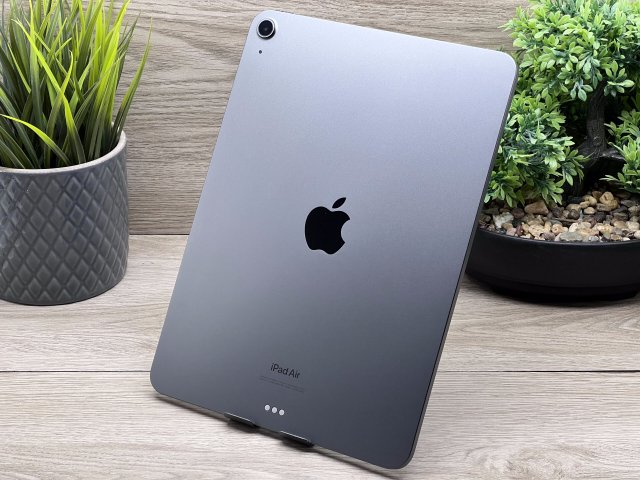 Hibátlan iPad Air 5th Space Gray 64GB 2 ÉV Garanciával
