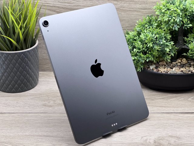Hibátlan iPad Air 5th Space Gray 64GB 2 ÉV Garanciával