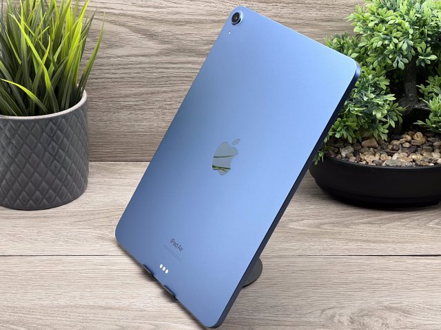 Hibátlan iPad Air 5th Blue 256GB 2 ÉV Garanciával