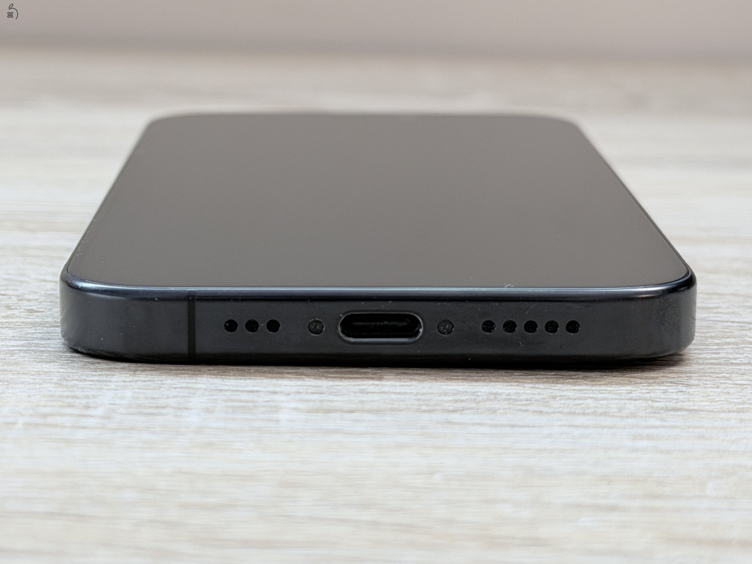 Újszerű, garanciális iPhone 16 Pro 128GB fekete titán mobiltelefon