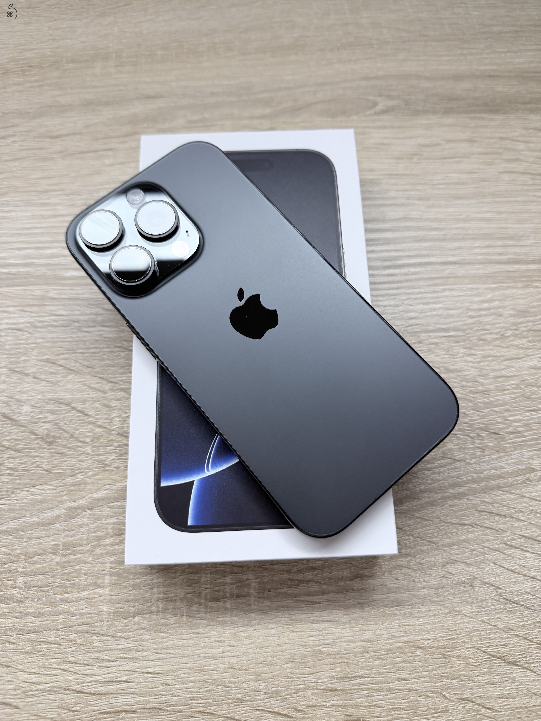 Újszerű, garanciális iPhone 16 Pro 128GB fekete titán mobiltelefon