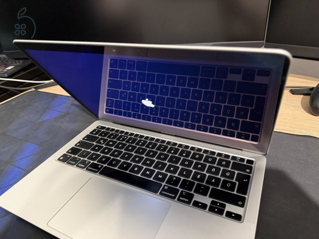 Apple MacBook Air M1 MGN93MG/A Silver (13″ 2020, M1, 8GB, 256GB)