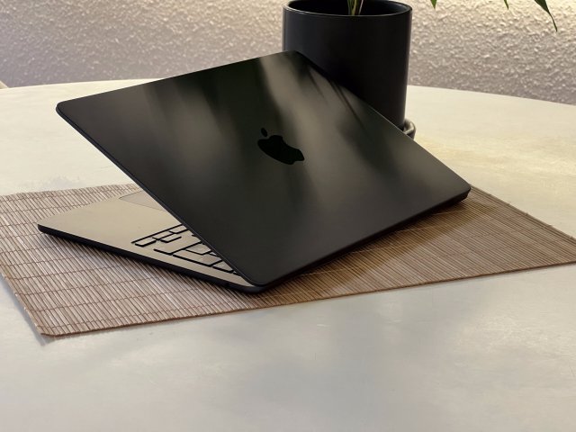 Hibátlan MacBook Air 2022 M2 Midnight 13” 256GB 8GB 2 ÉV Garanciával 96%