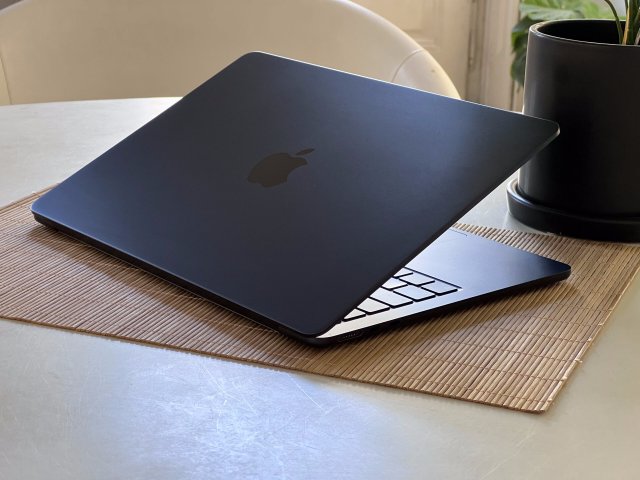 Hibátlan MacBook Air 2022 M2 Midnight 13” 256GB 8GB 2 ÉV Garanciával 96%