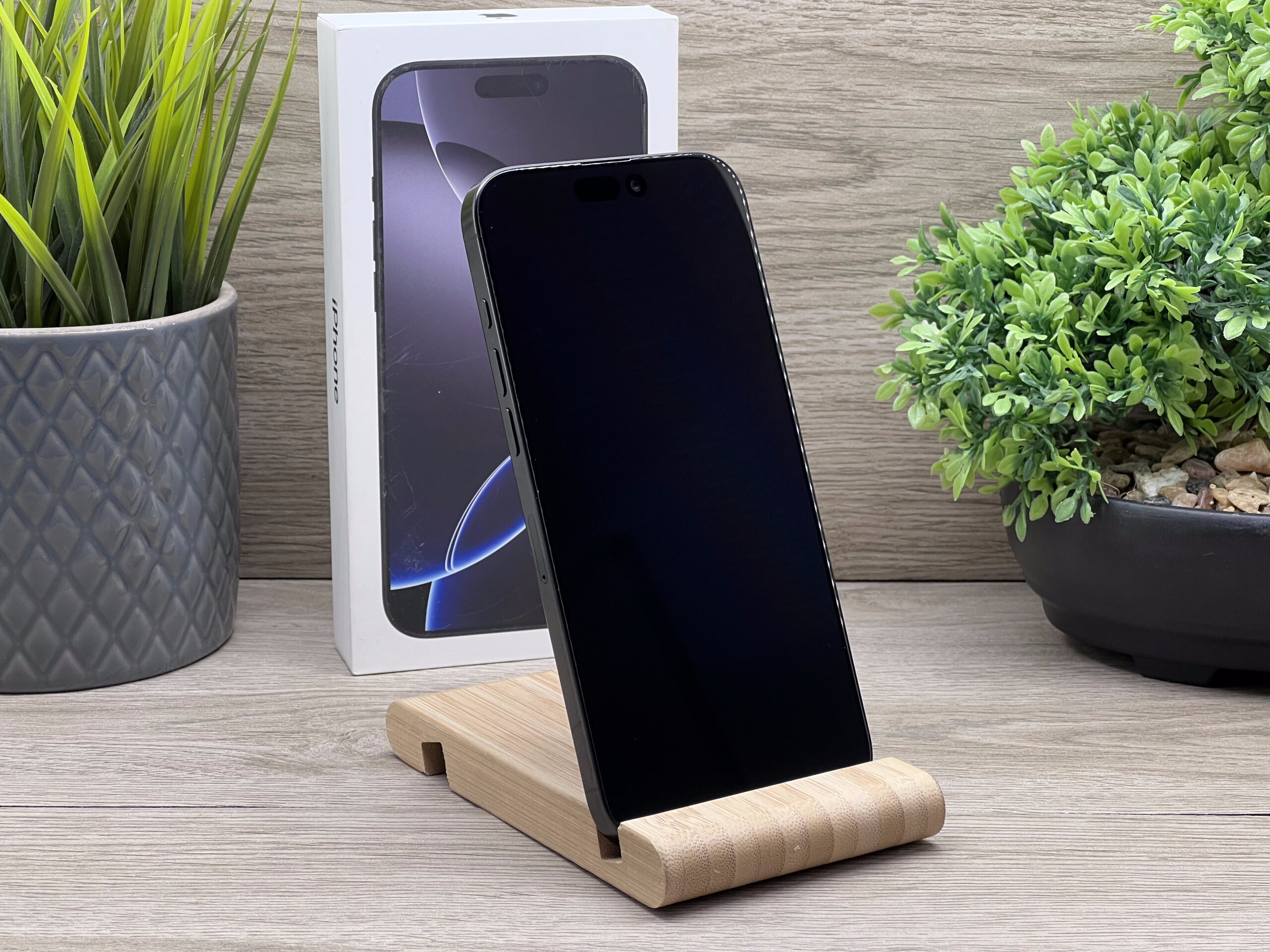 Hibátlan iPhone 16 Pro Max Black Titanium 256GB 2 ÉV Garanciával 91%