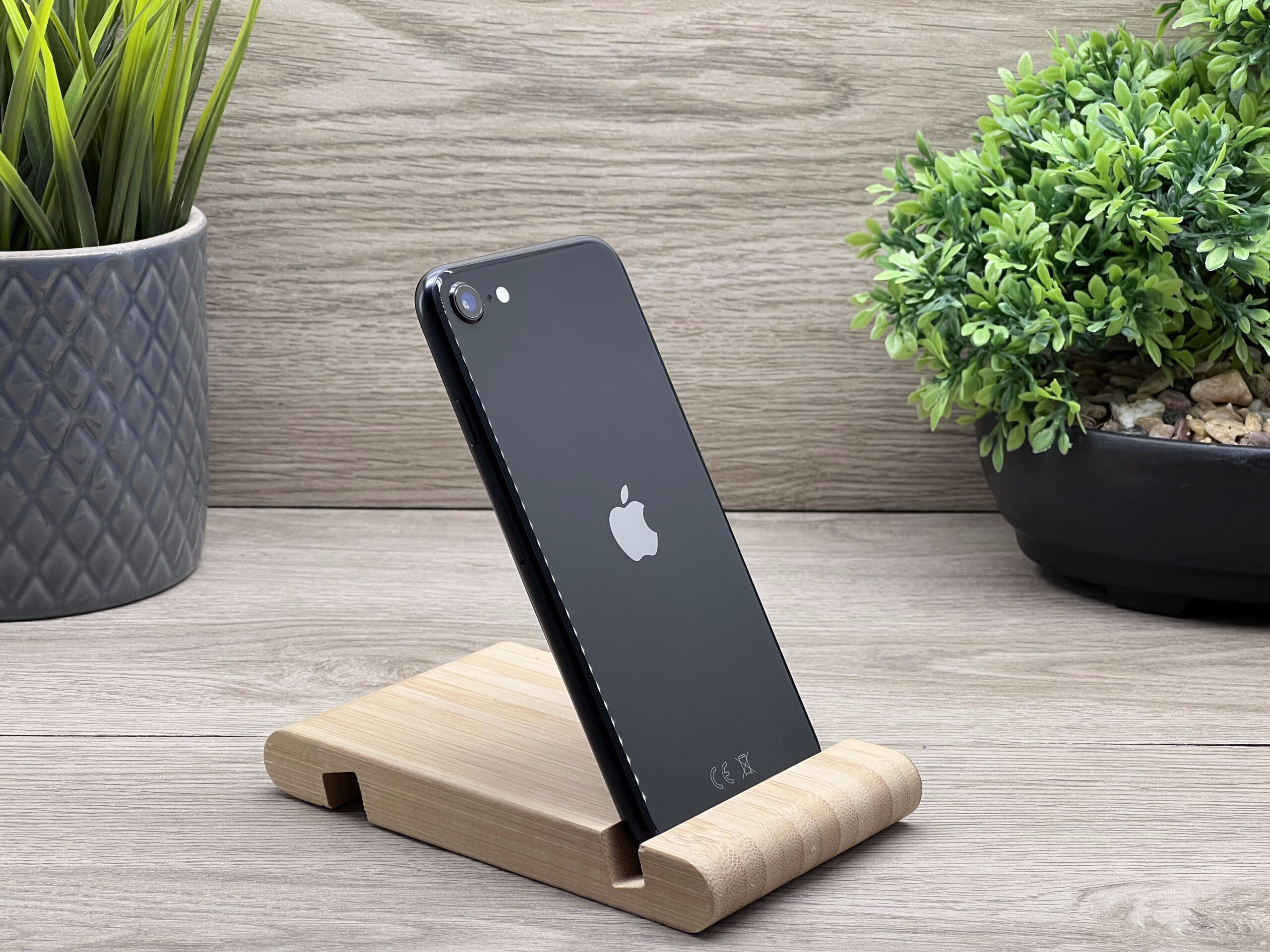 iPhone SE 2020 Black 64GB 2 ÉV Garanciával