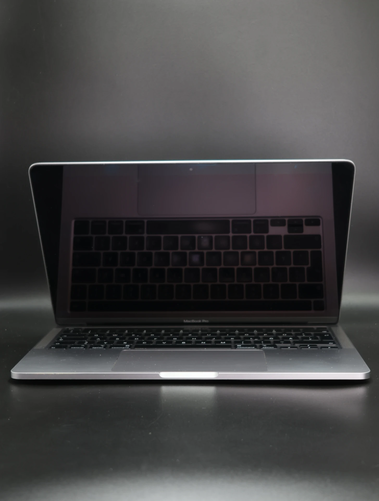 Apple MacBook Pro 13″ Touch Bar 2020 i5 512 GB Silver 81% akku - 12 HÓ GARANCIA