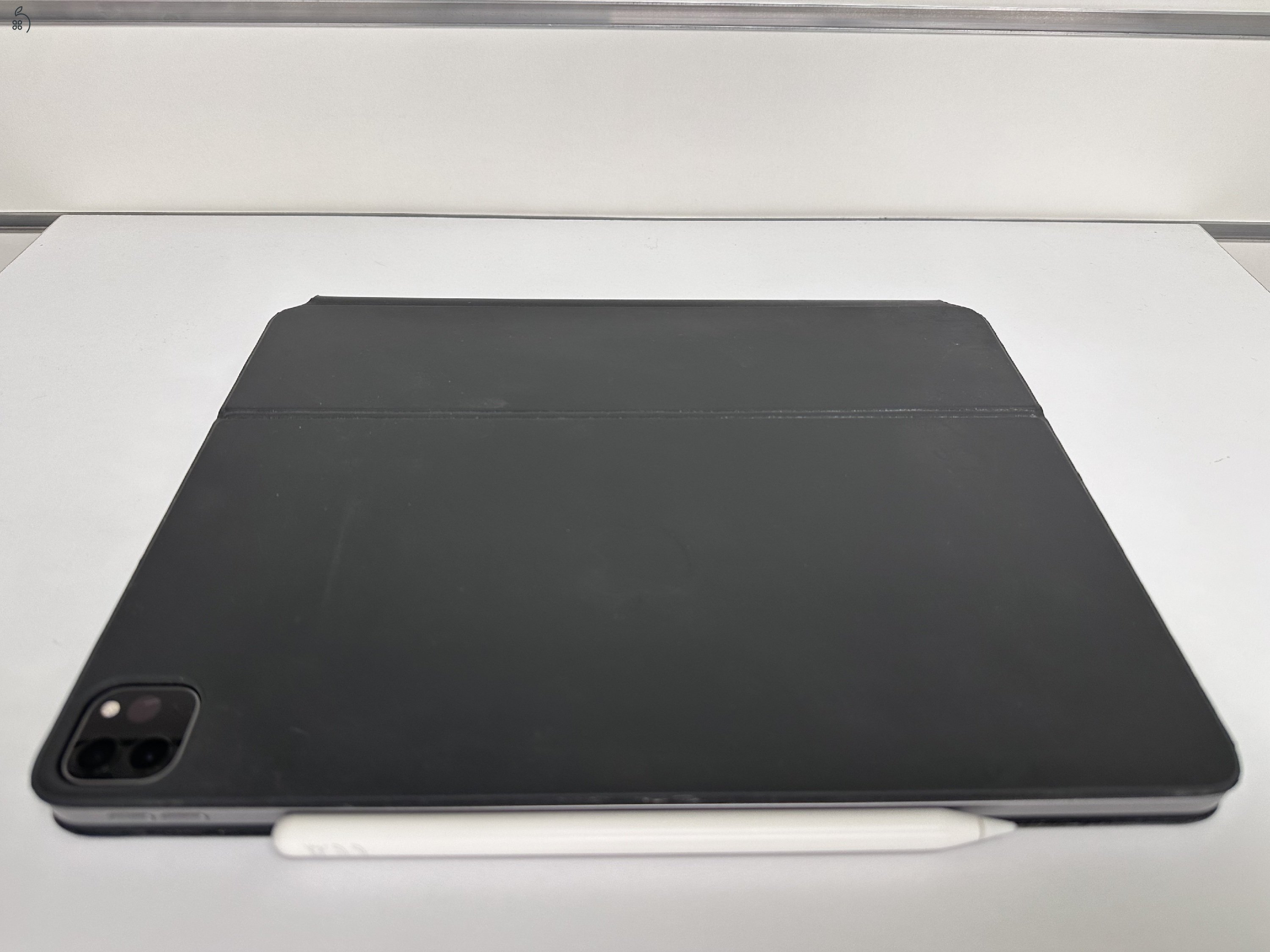 Üzletből, garanciával,  iPad Pro M2 12,9” 128GB Wifi+ Pencil+ magic  keyboard,  kitűnő állapotban