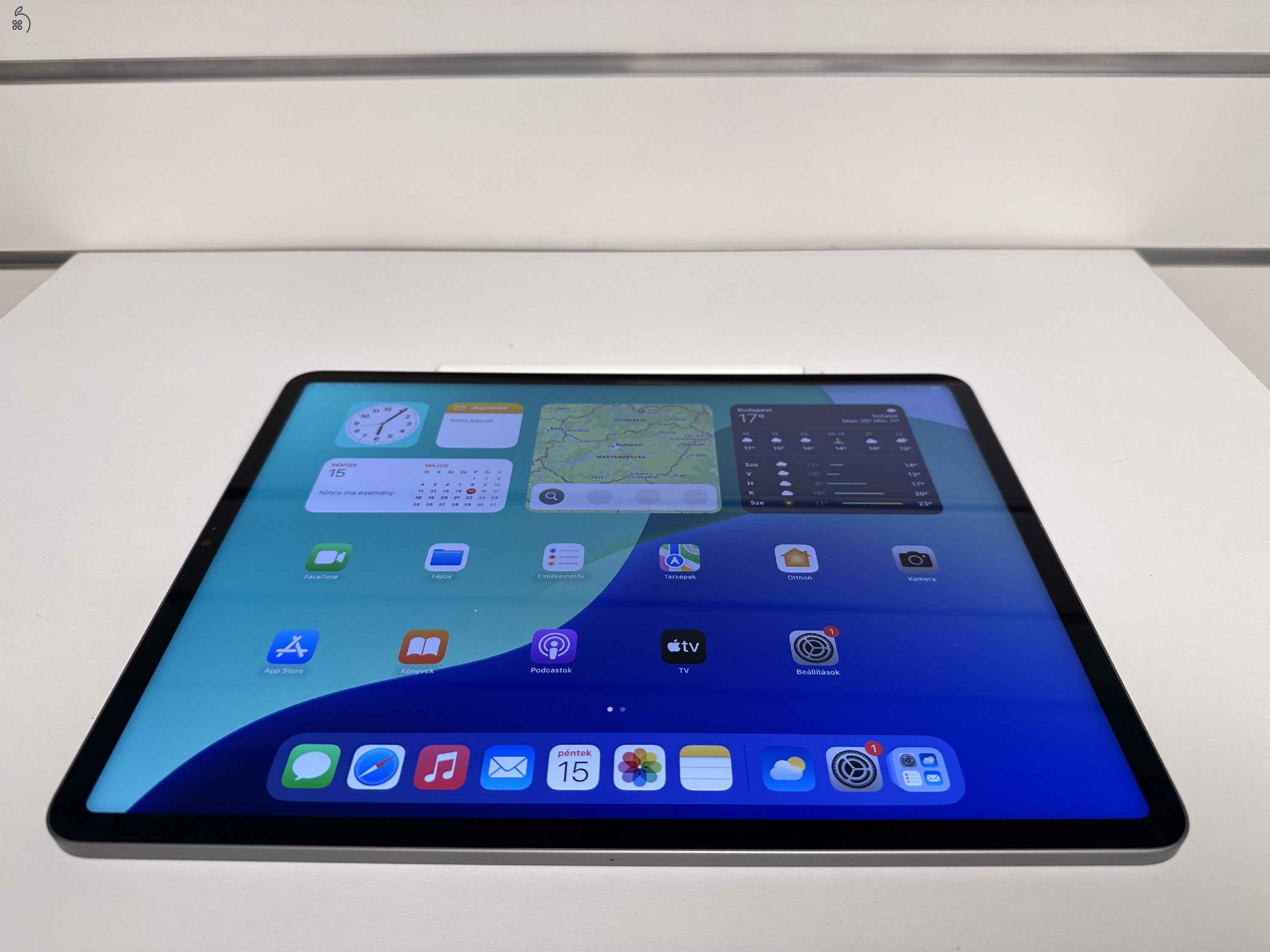 Üzletből, garanciával,  iPad Pro M2 12,9” 128GB Wifi+ Pencil+ magic  keyboard,  kitűnő állapotban
