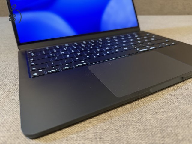 Apple MacBook Air M3 13,6