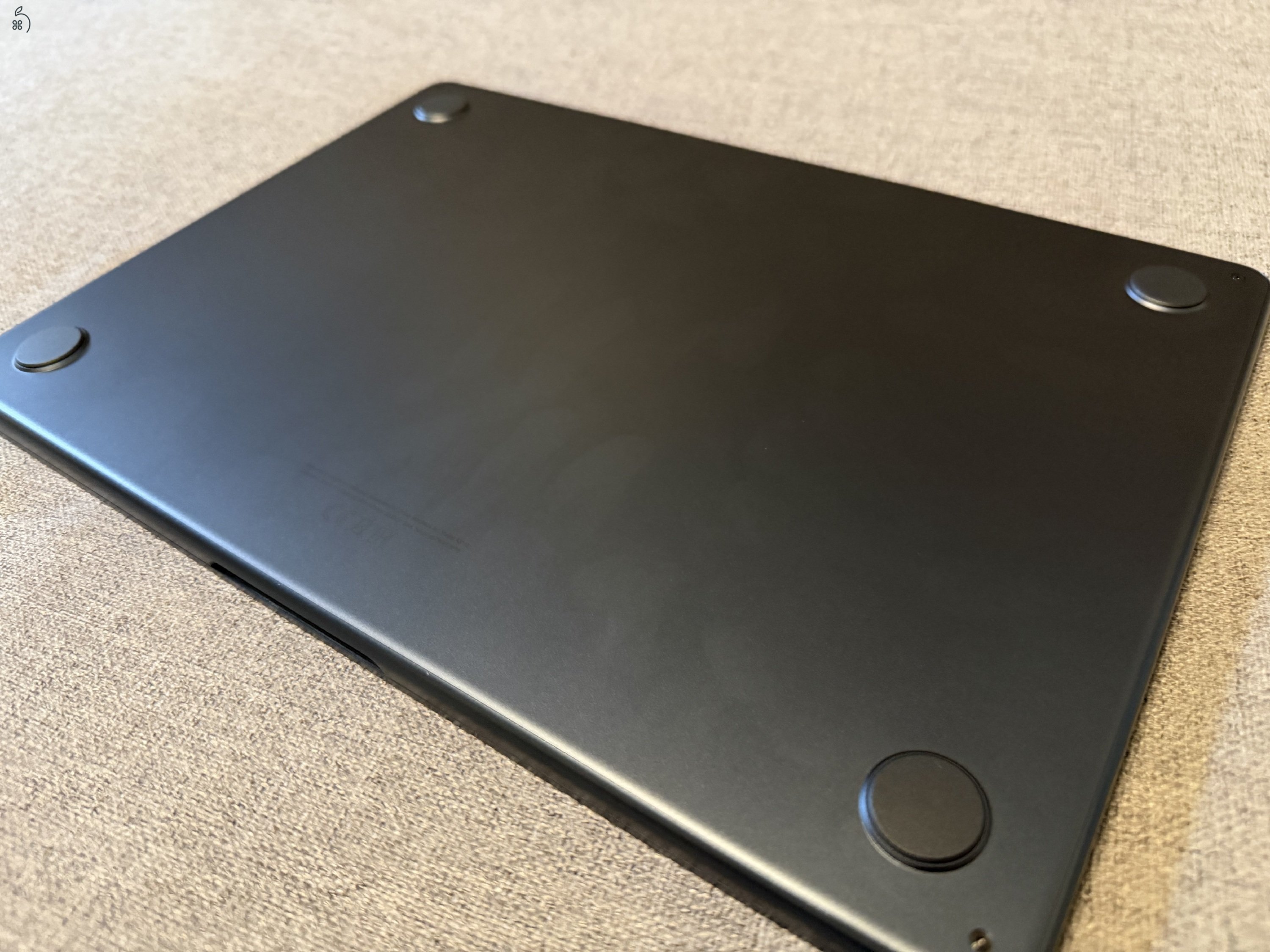 Apple MacBook Air M3 13,6
