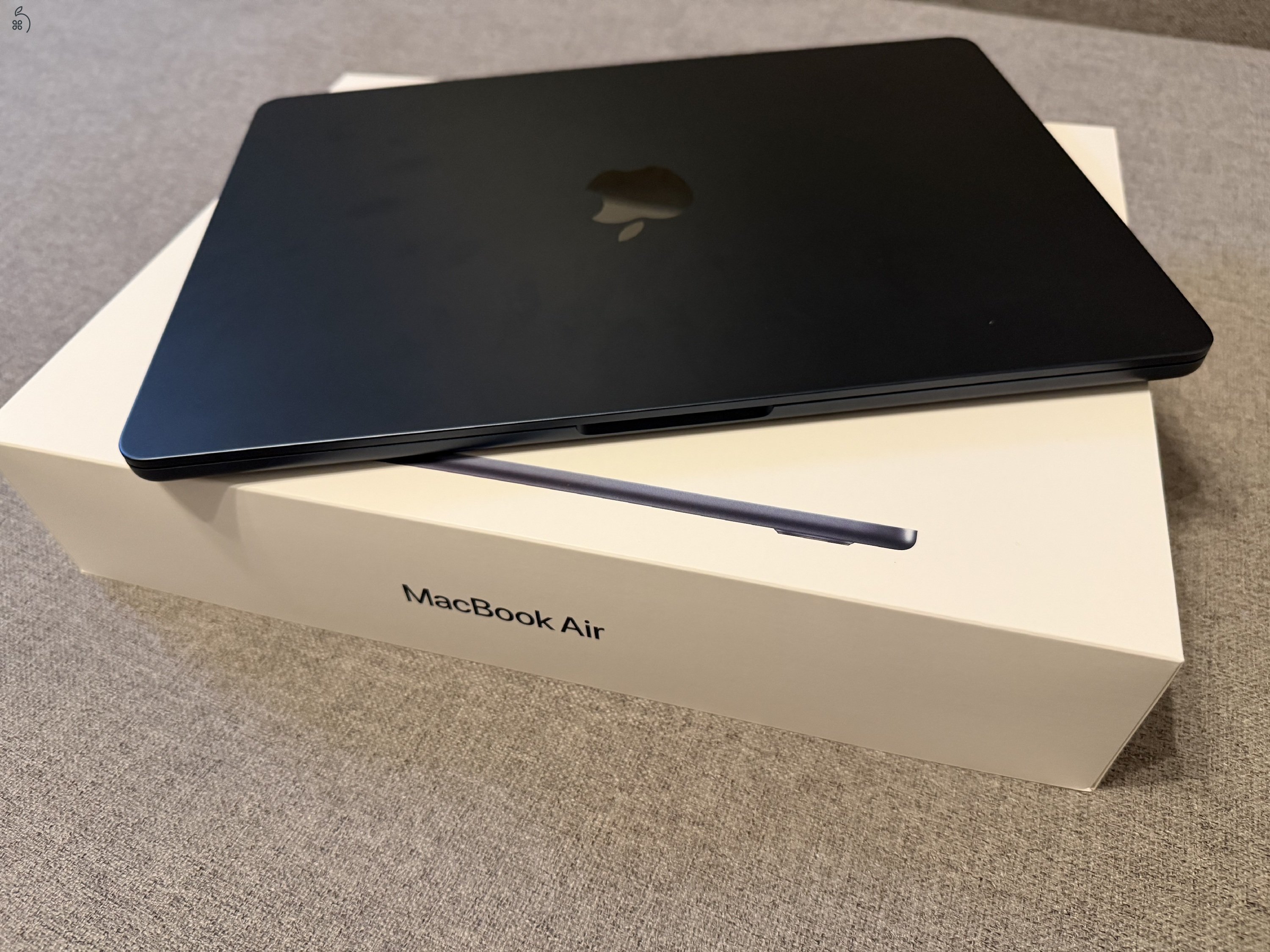 Apple MacBook Air M3 13,6