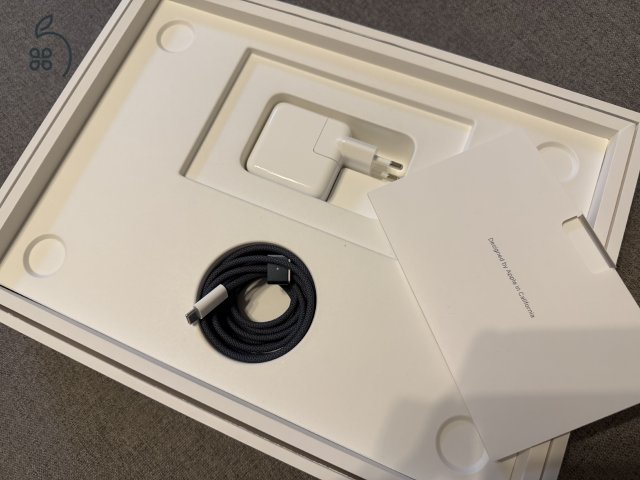 Apple MacBook Air M3 13,6