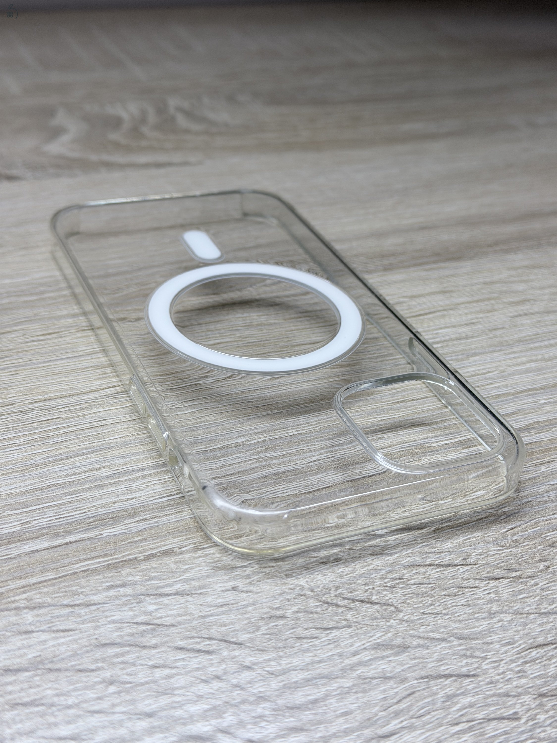 Apple iPhone 12 és 12 Pro MagSafe áttetsző tok