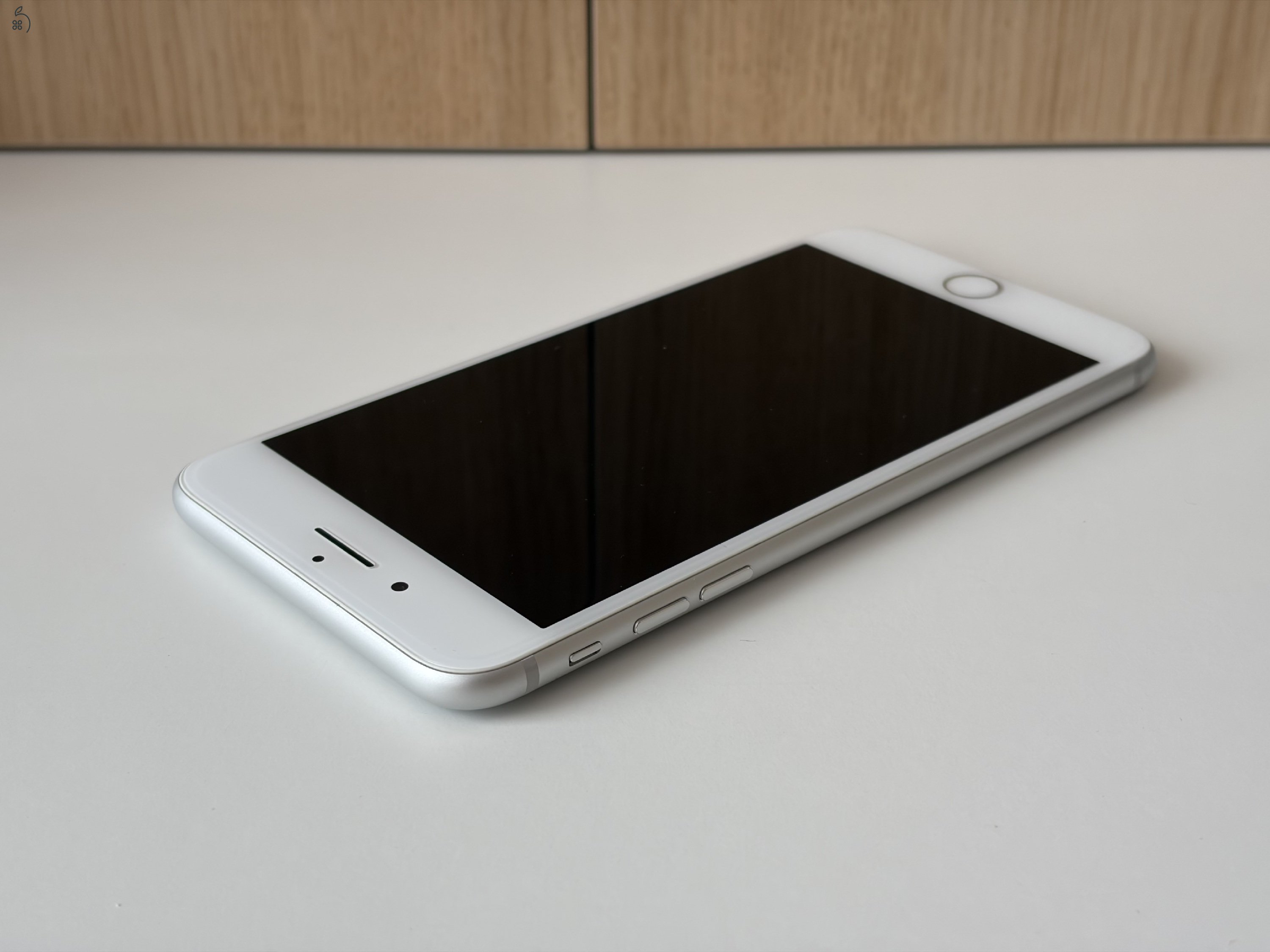 Apple iPhone 8 Plus 64GB fehér eladó