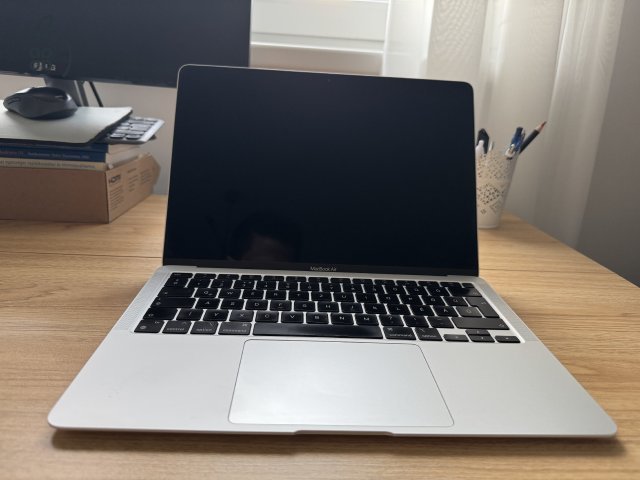 Apple MacBook Air 13 (2020) M1 8GB/256GB – újszerű, szép állapot – 91% akku (204 ciklus)