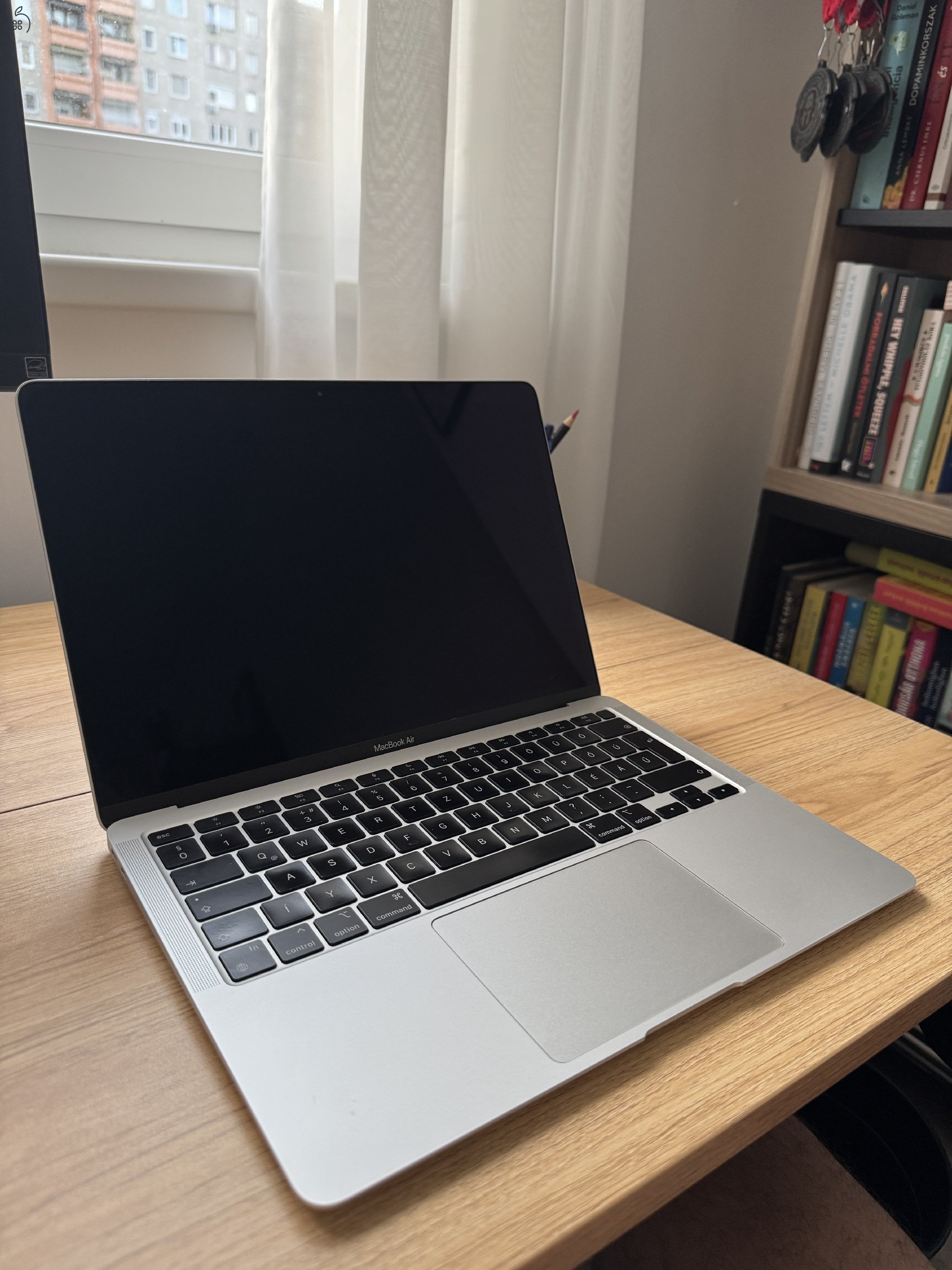 Apple MacBook Air 13 (2020) M1 8GB/256GB – újszerű, szép állapot – 91% akku (204 ciklus)