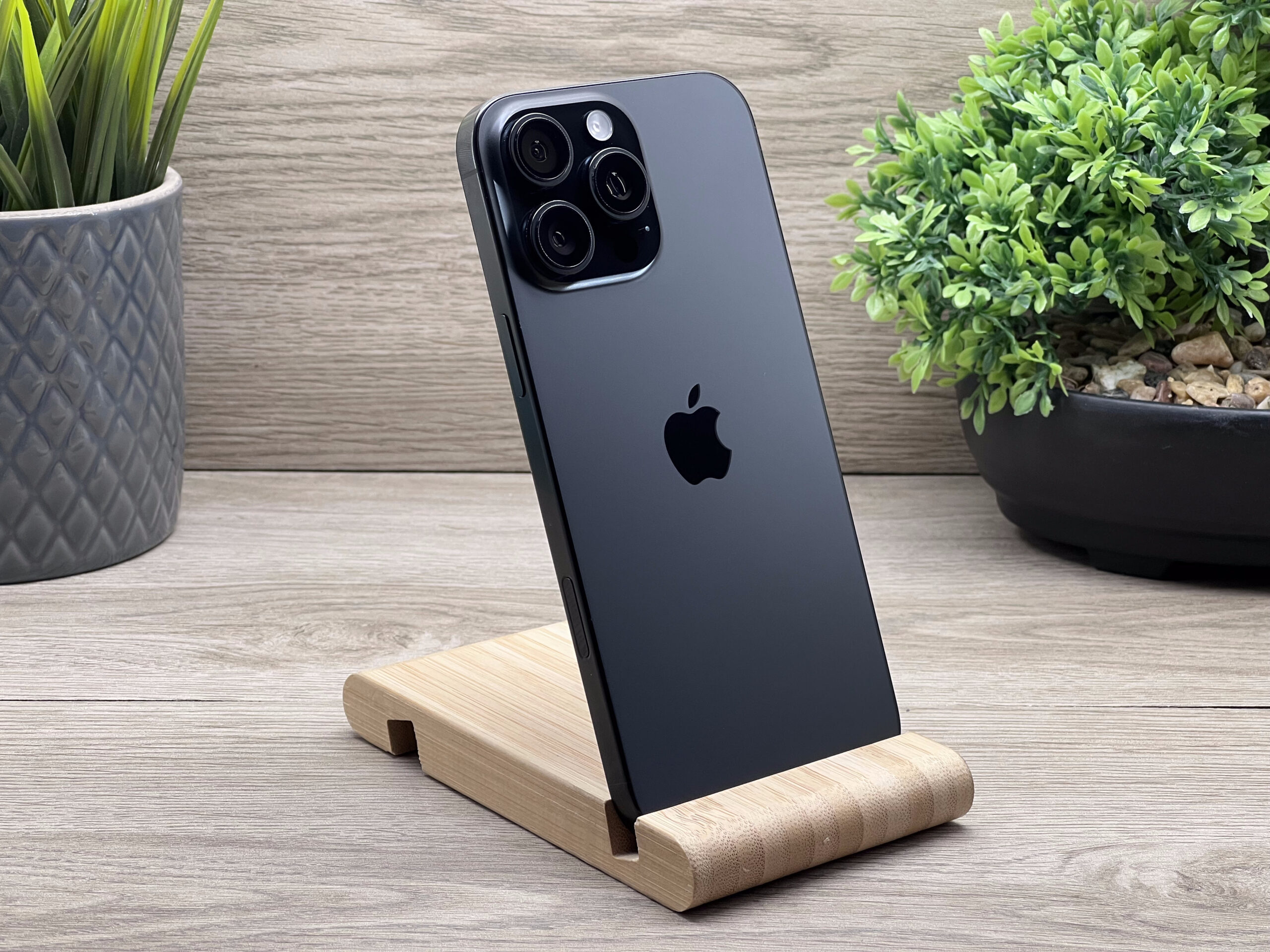 Hibátlan iPhone 16 Pro Max Black Titanium 256GB 2 ÉV Garanciával 92%