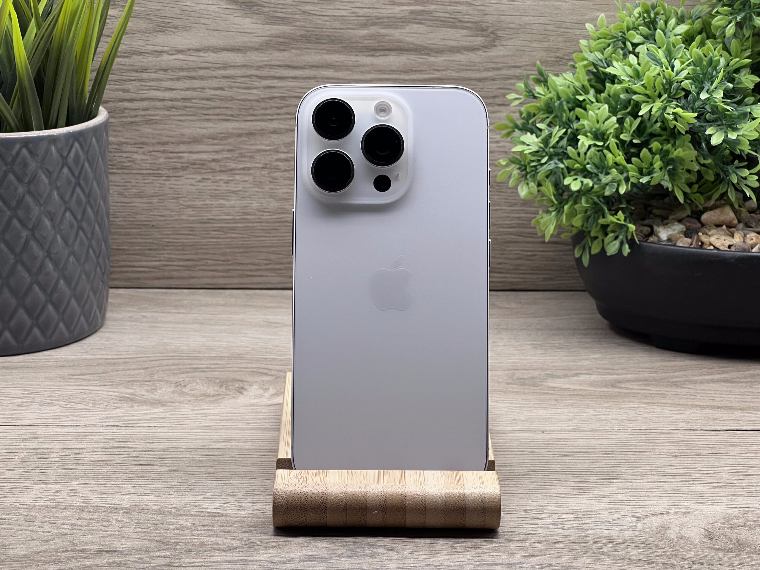 Hibátlan iPhone 16 Pro White Titanium GB 2 ÉV Garanciával 97%