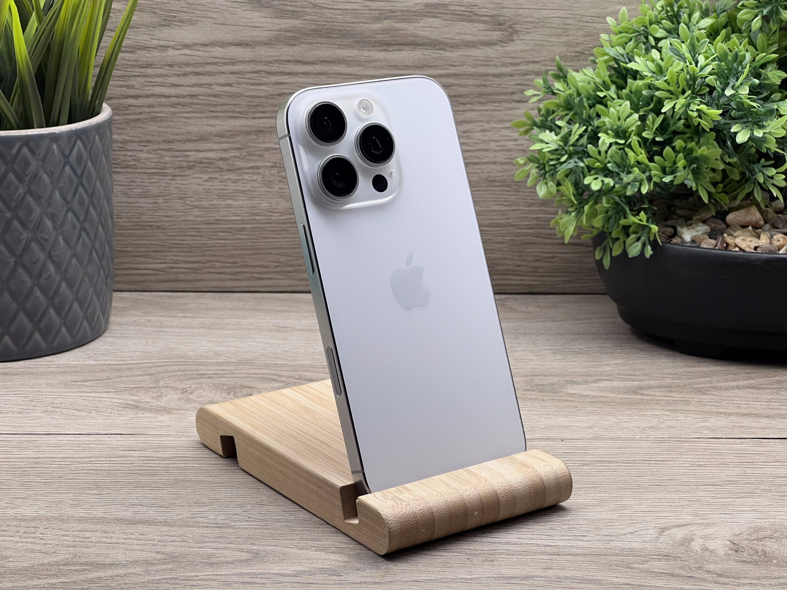 Hibátlan iPhone 16 Pro White Titanium GB 2 ÉV Garanciával 97%