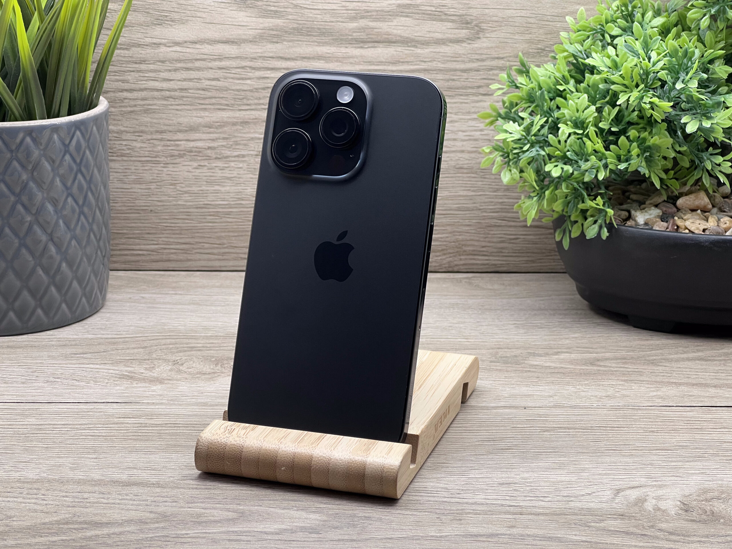 Hibátlan iPhone 16 Pro Black Titanium GB 2 ÉV Garanciával 97%