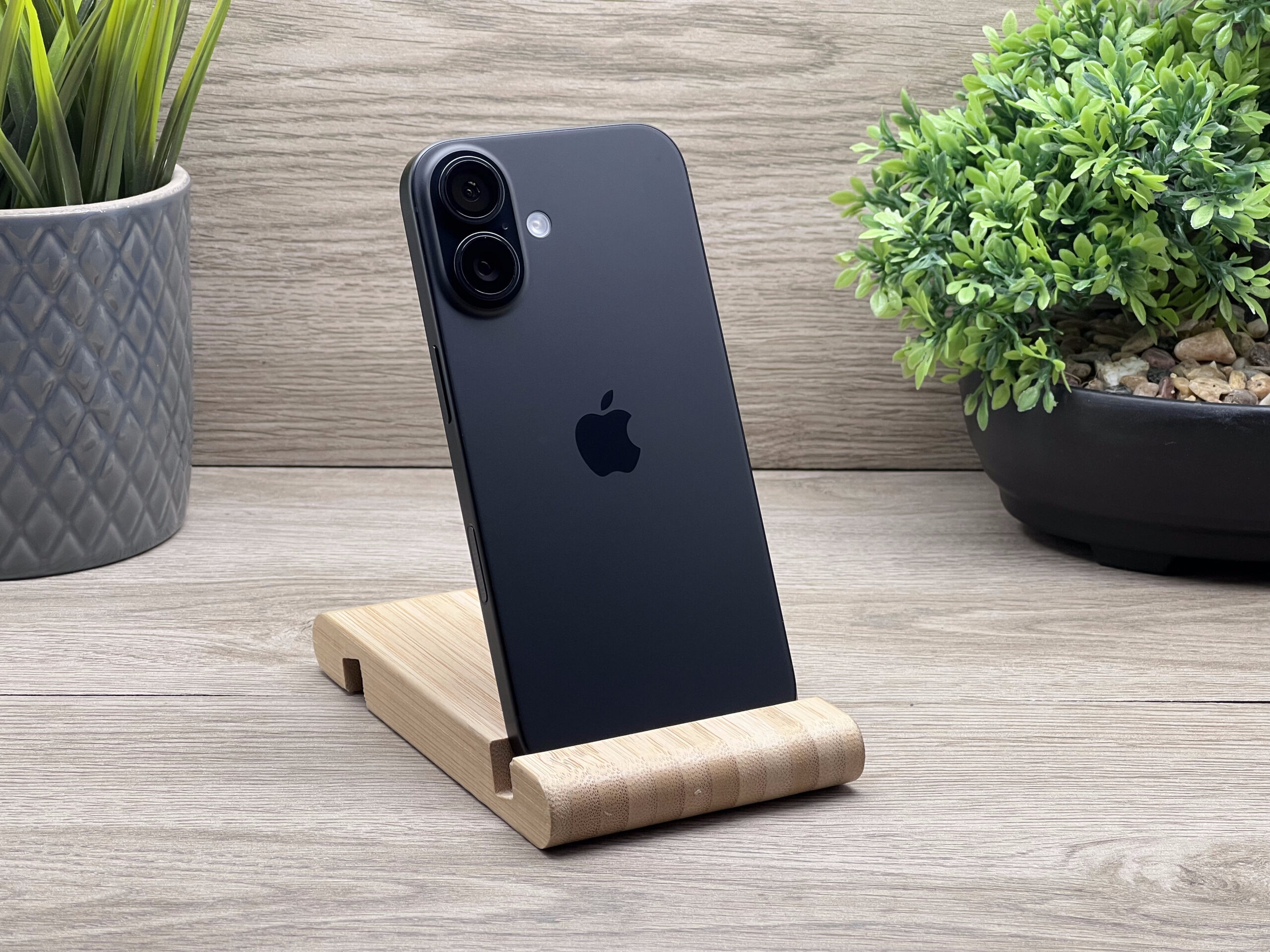 Hibátlan iPhone 16 black 128GB 2 ÉV Garanciával 100%
