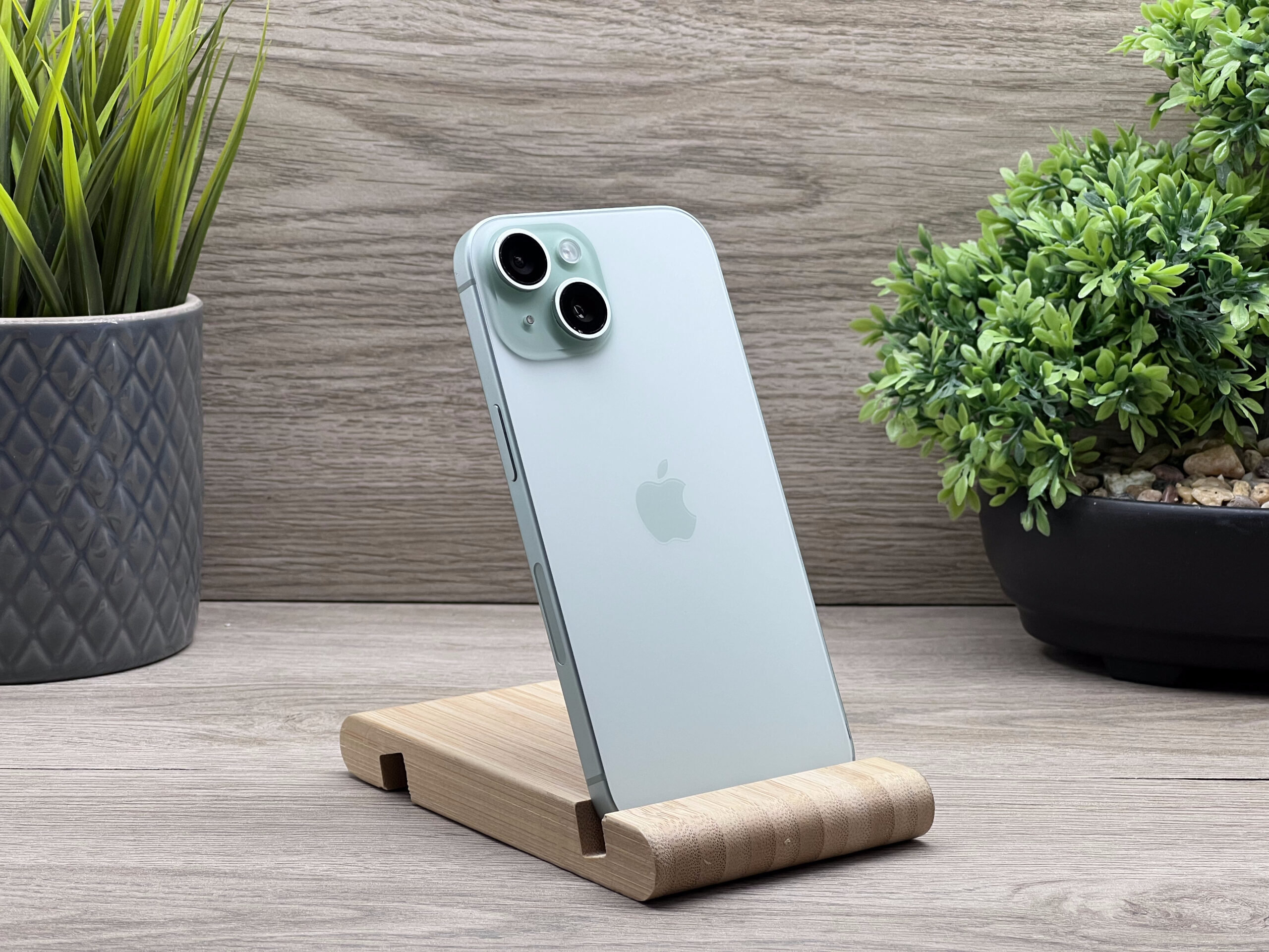 Hibátlan iPhone 15 Green 128GB 2 ÉV Garanciával 90%