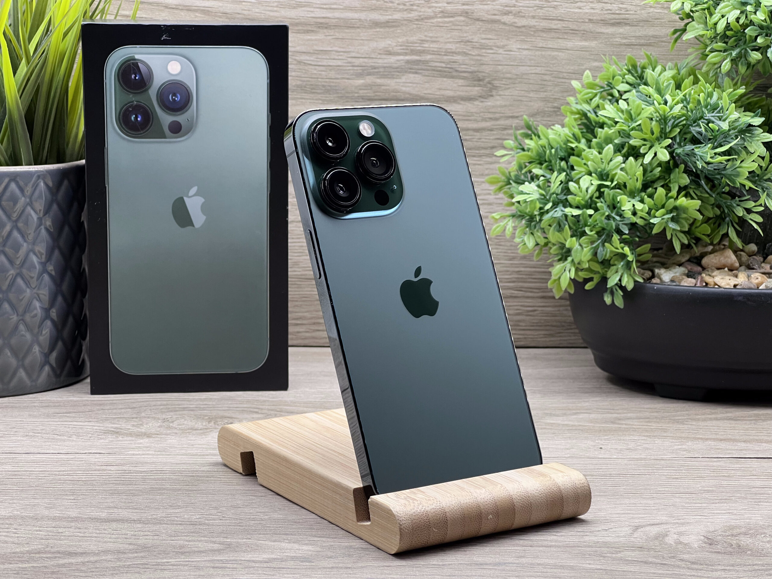 Hibátlan iPhone 13 Pro Alpine Green 128GB 2 ÉV Garanciával