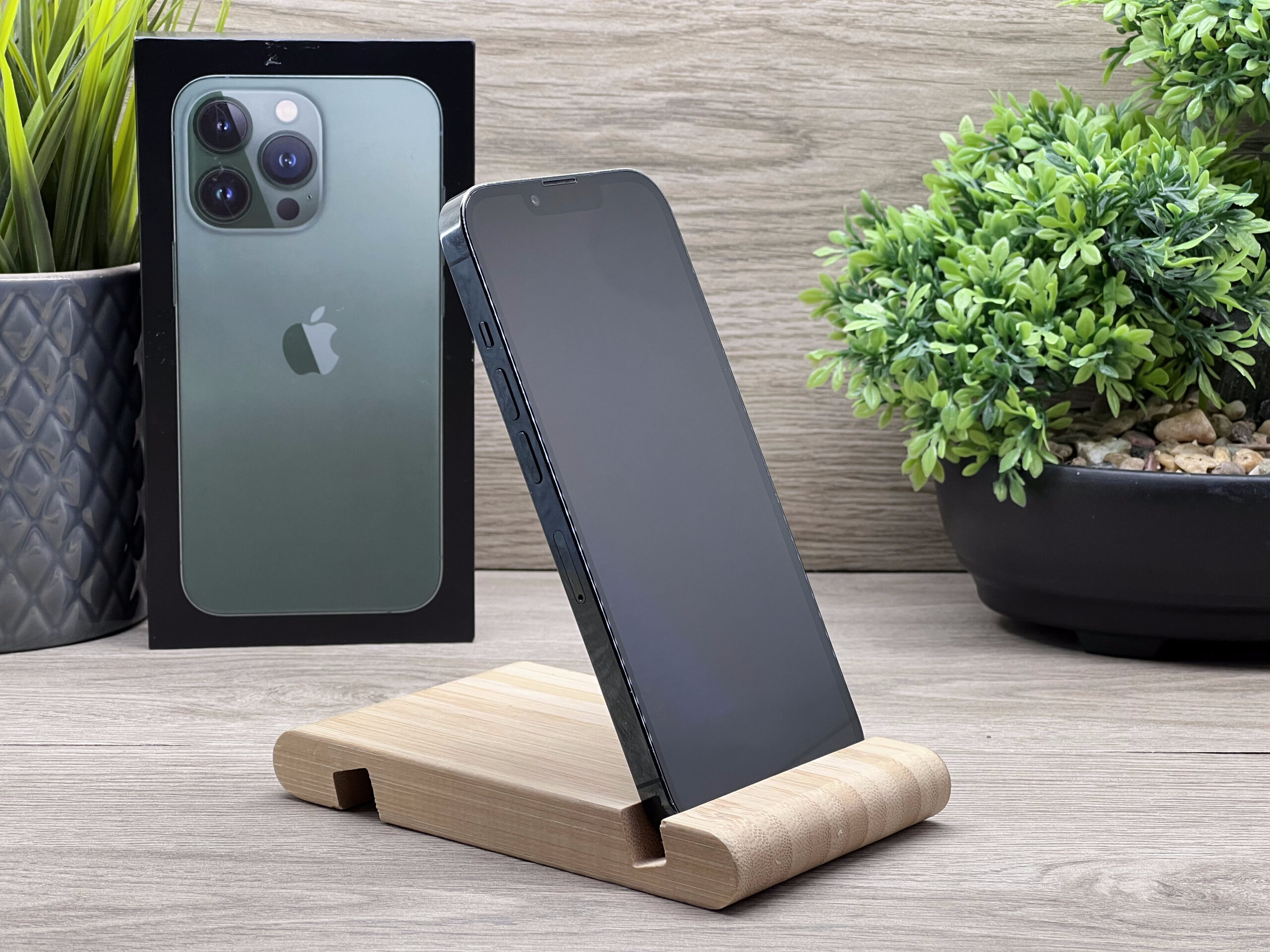Hibátlan iPhone 13 Pro Alpine Green 128GB 2 ÉV Garanciával