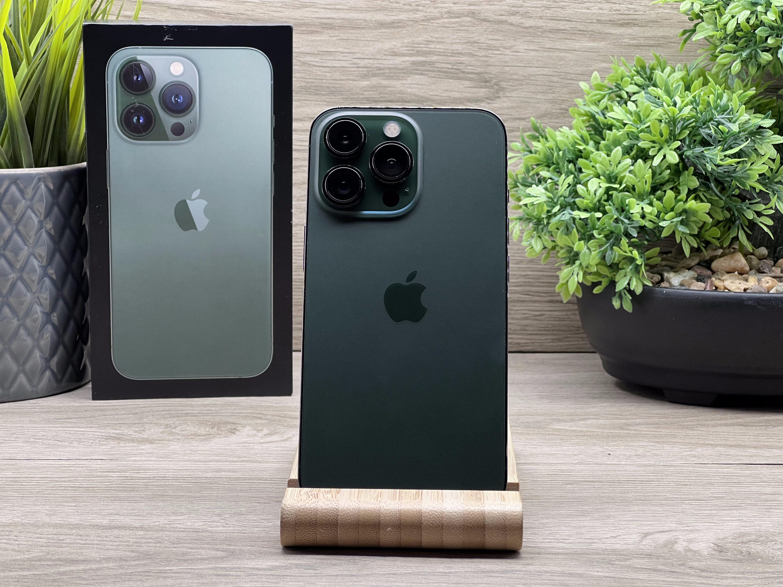 Hibátlan iPhone 13 Pro Alpine Green 128GB 2 ÉV Garanciával