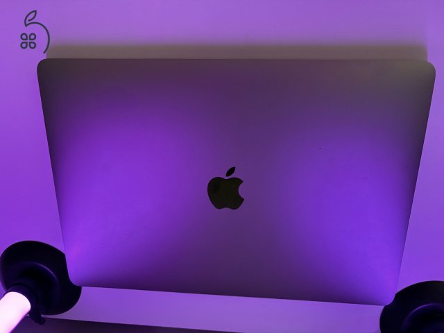  Macbook Pro 13 touchbar 2019 i5 8gb ram uj akksival