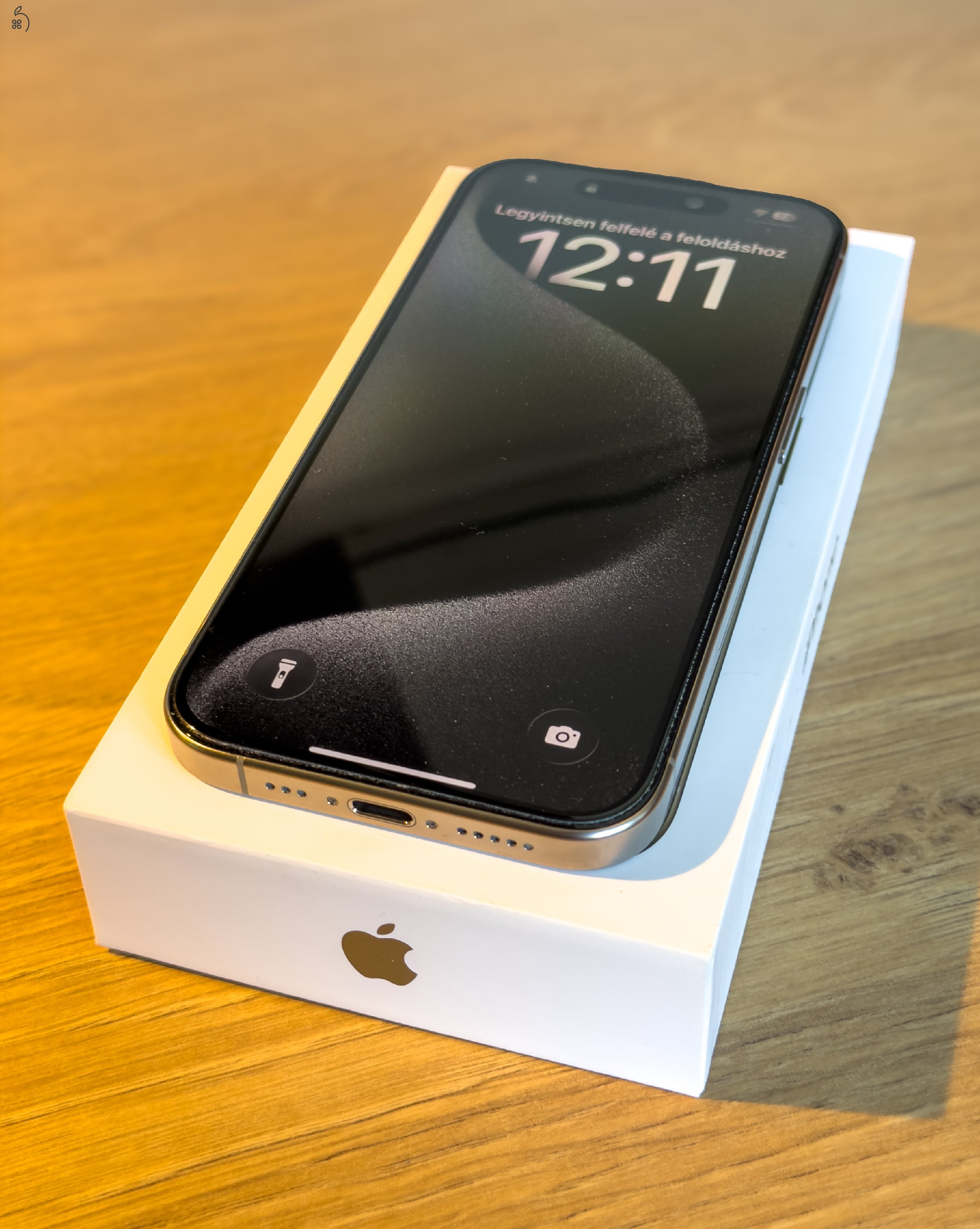 iPhone 15 Pro 128GB - Titánszürke - Karcmentes (Csak eSIM!) + Ajándék Spigen tokok