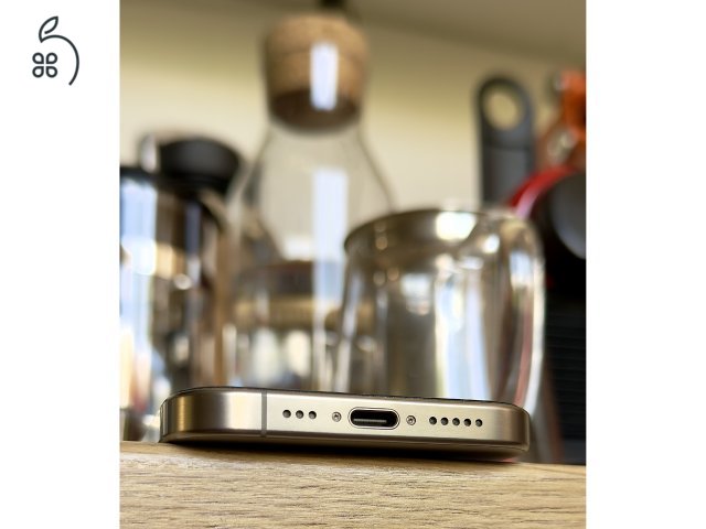 iPhone 15 Pro 128GB - Titánszürke - Karcmentes (Csak eSIM!) + Ajándék Spigen tokok
