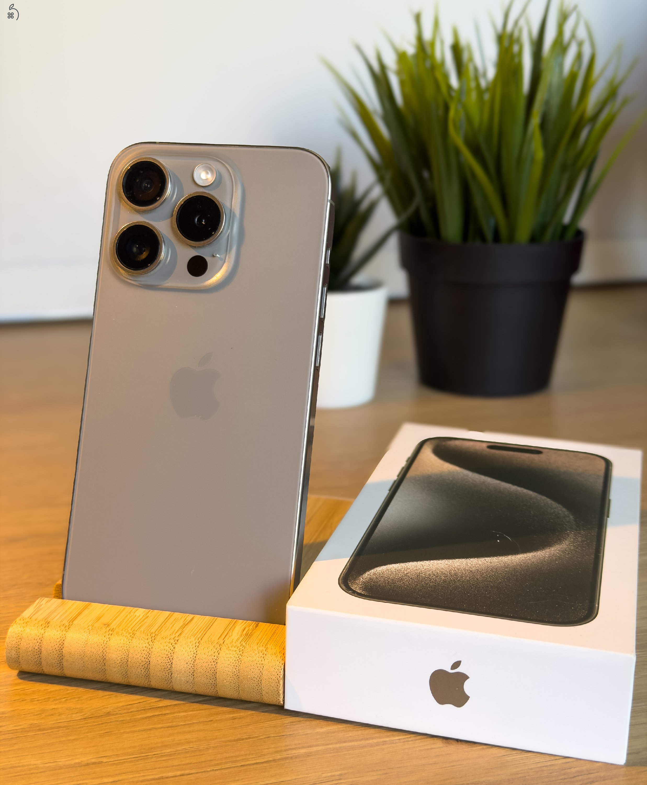iPhone 15 Pro 128GB - Titánszürke - Karcmentes (Csak eSIM!) + Ajándék Spigen tokok