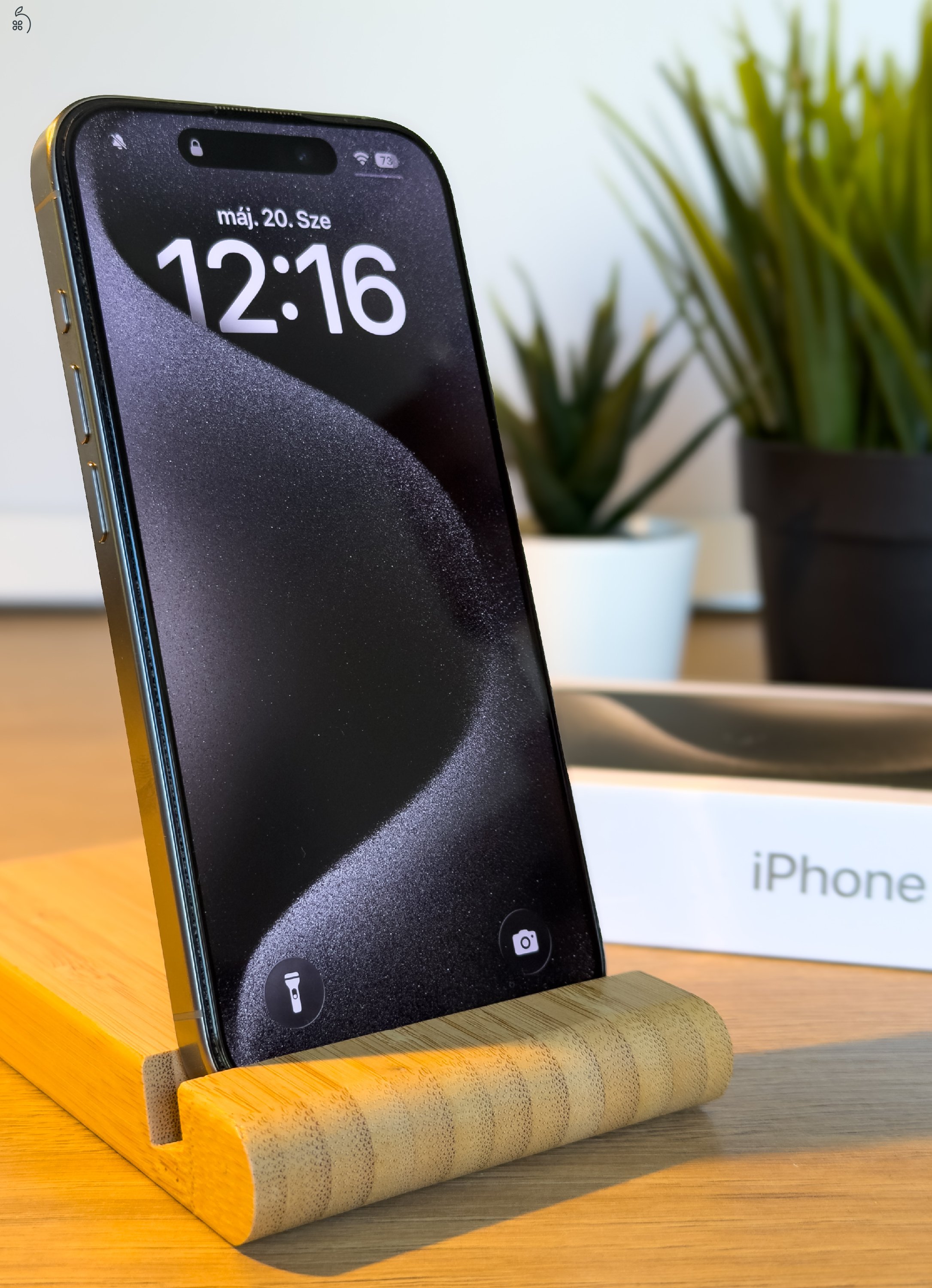 iPhone 15 Pro 128GB - Titánszürke - Karcmentes (Csak eSIM!) + Ajándék Spigen tokok