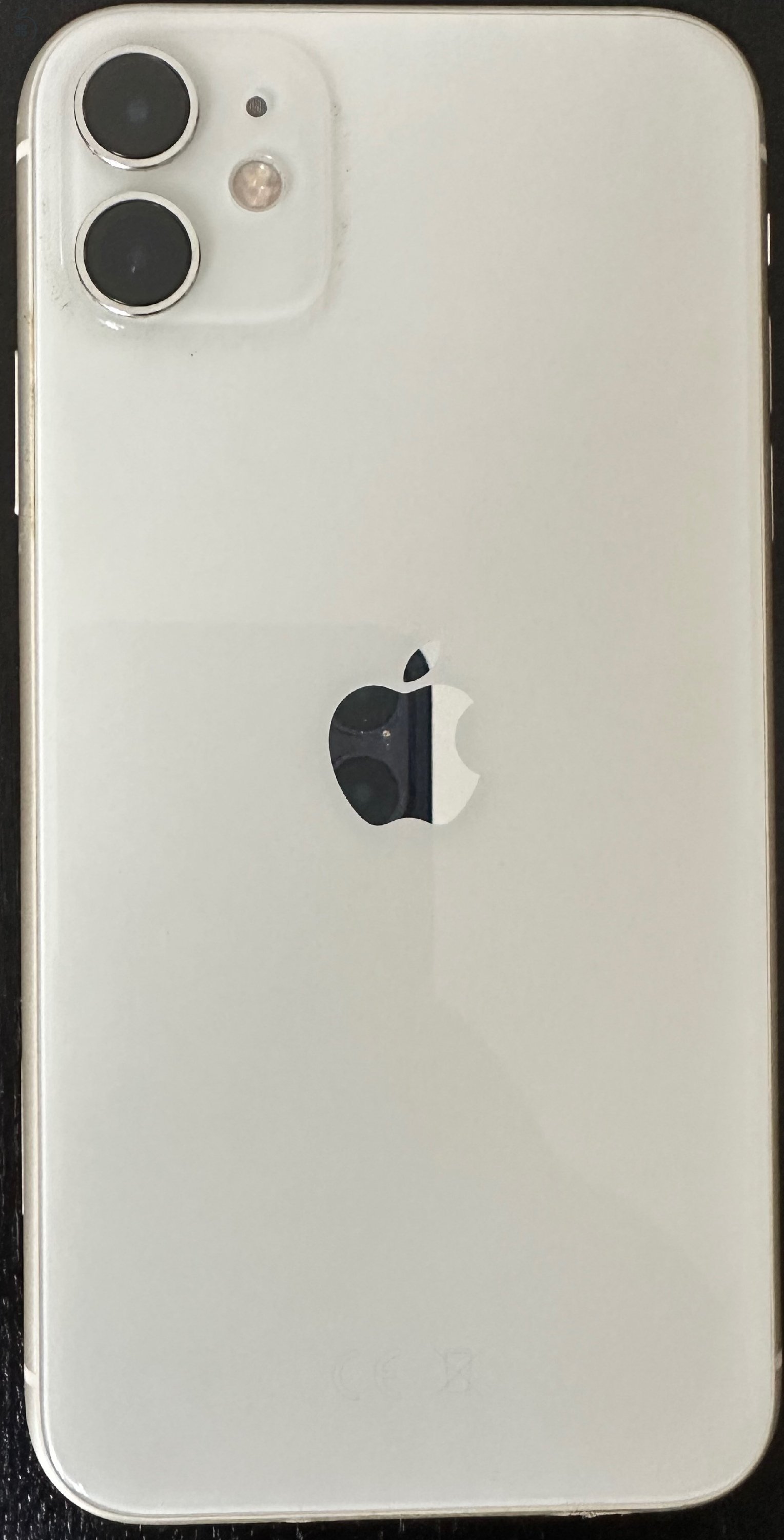 iPhone 11 64 GB - 83% akku - IOS 18.7.7