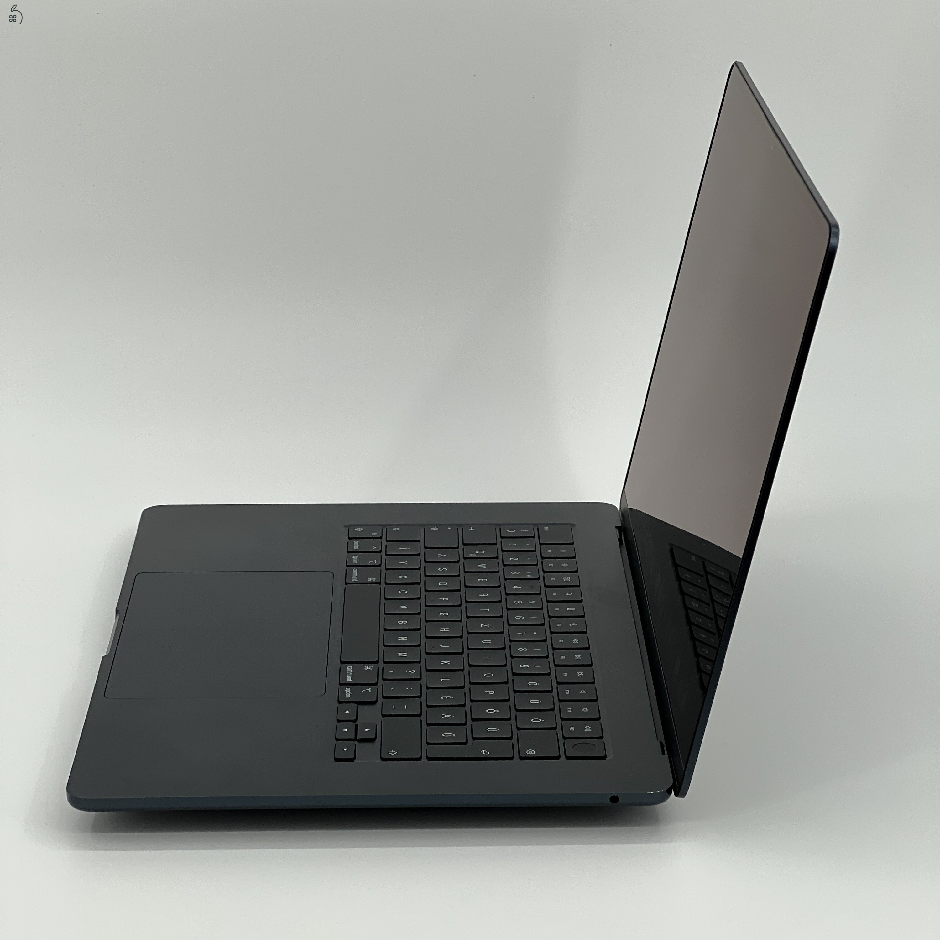 MacBook Air 15″ 2024, M3 8 Core, 16 GB RAM, 10 core GPU, 512 GB SSD, Midnight 27% Áfás, 0433AB
