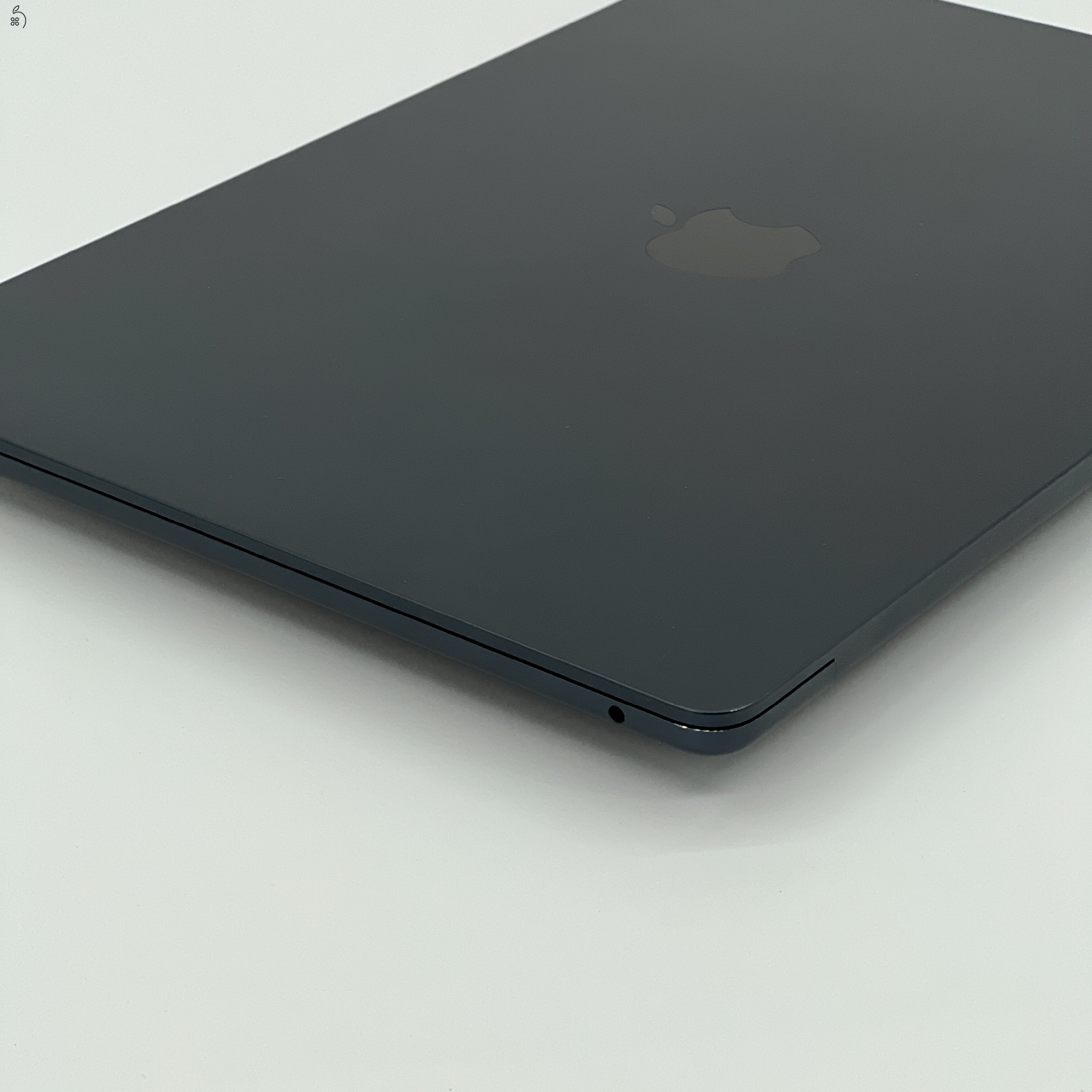MacBook Air 15″ 2024, M3 8 Core, 16 GB RAM, 10 core GPU, 512 GB SSD, Midnight 27% Áfás, 0433AB