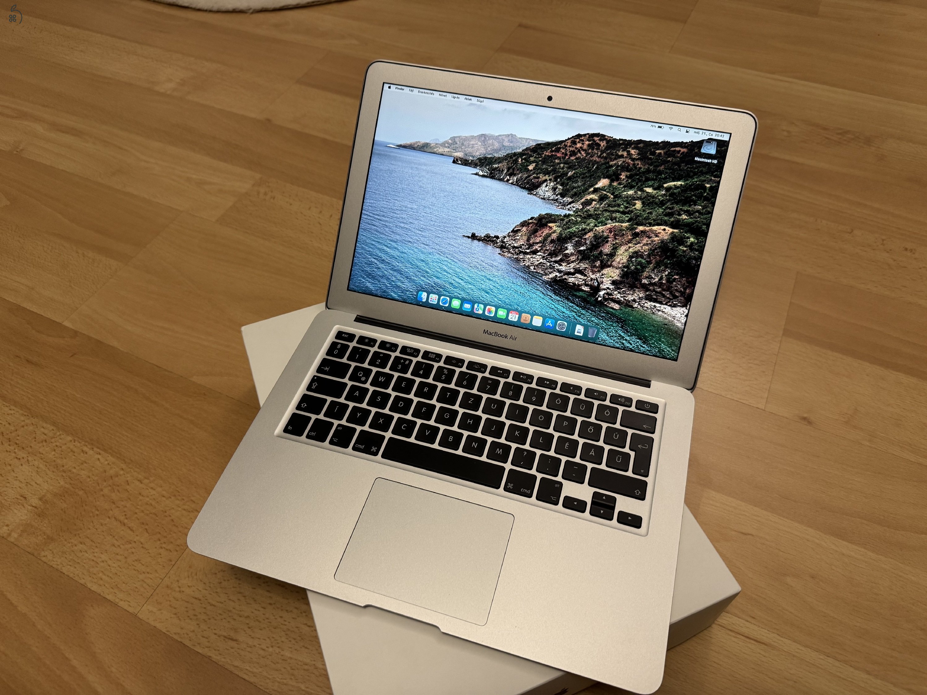 MacBook Air 2015 i5/8GB/128GB új akkumulátor