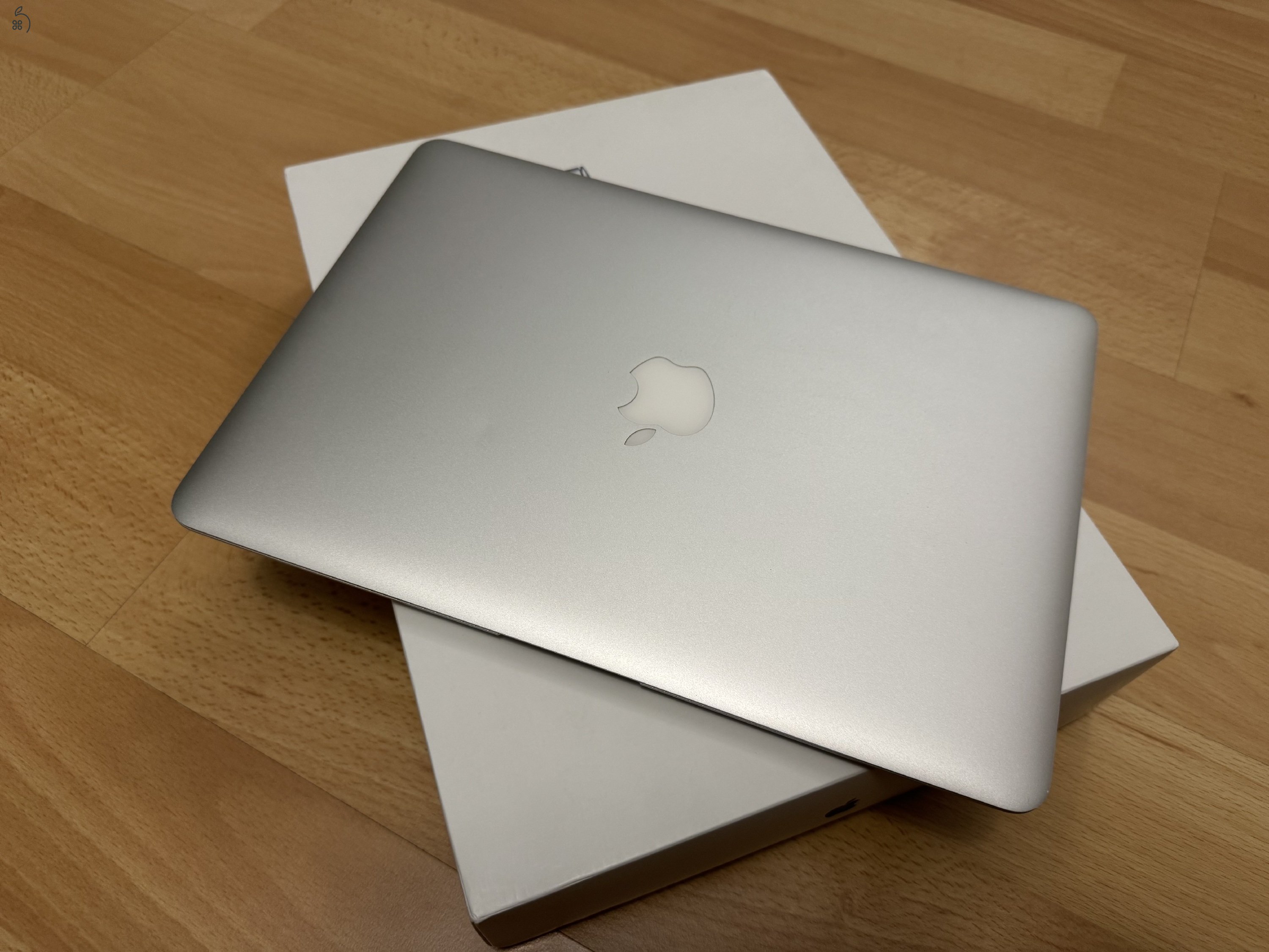 MacBook Air 2015 i5/8GB/128GB új akkumulátor