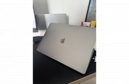 MacBook Pro 15'' 2018 16 gb Ram 256 SSD Touchbar Space Gray