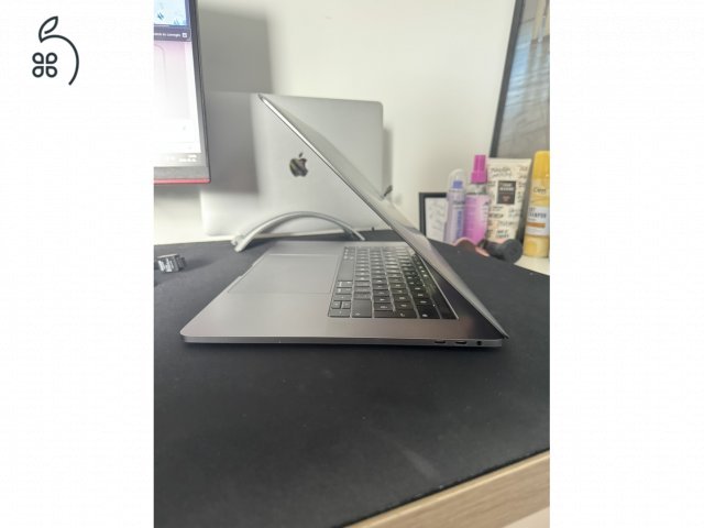 MacBook Pro 15'' 2018 16 gb Ram 256 SSD Touchbar Space Gray