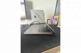 MacBook Pro 15'' 2018 16 gb Ram 256 SSD Touchbar Space Gray
