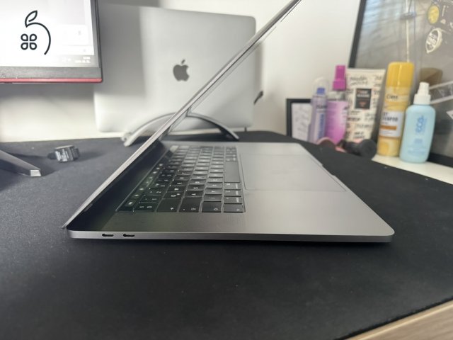MacBook Pro 15'' 2018 16 gb Ram 256 SSD Touchbar Space Gray