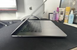 MacBook Pro 15'' 2018 16 gb Ram 256 SSD Touchbar Space Gray