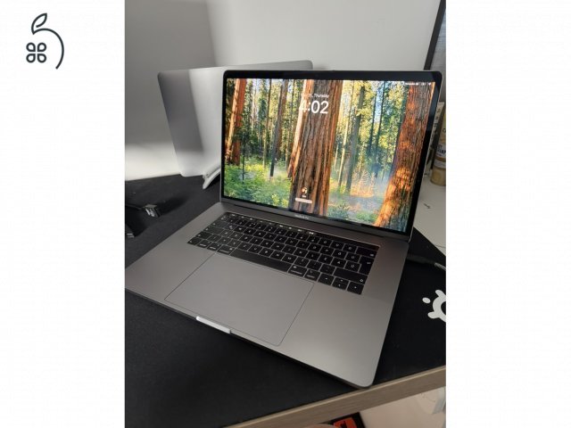 MacBook Pro 15'' 2018 16 gb Ram 256 SSD Touchbar Space Gray