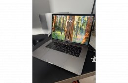 MacBook Pro 15'' 2018 16 gb Ram 256 SSD Touchbar Space Gray