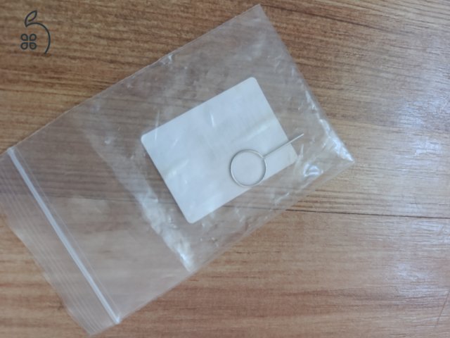 Iphone SE (2020) 256 GB, piros eladó